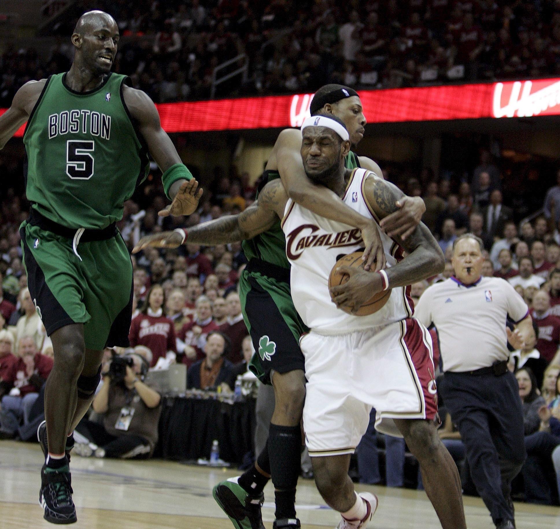 皮尔斯虽然, 与勒布朗 皮尔斯虽然, 与勒布朗