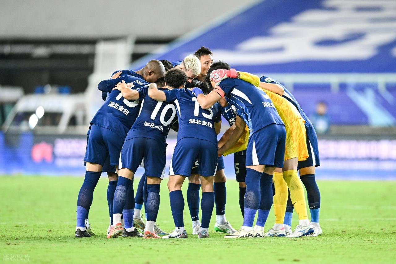 长期垫底 长期垫底